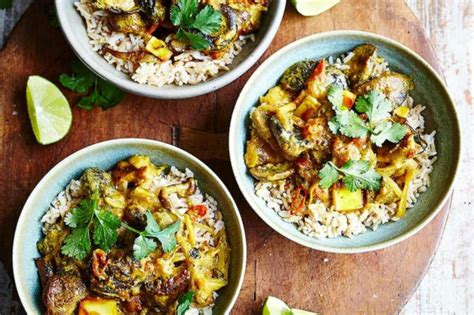 Curry de champignons épicé avec des herbes fraîches pour une