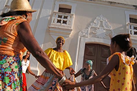 Encontros Saberes da ciranda mergulham no ritmo e na dança de ciranda