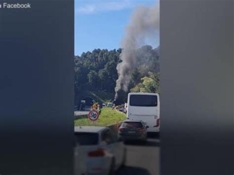 Camion A Fuoco In Galleria Sulla A Un Morto Coinvolto Anche Un