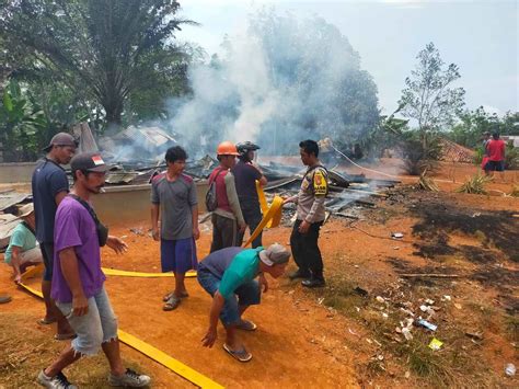 Si Jaho Merah Lahap Rumah Warga Air Sekamanak Hingga Ludes Terbakar