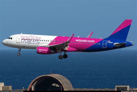 G WUKF Wizz Air UK Airbus A320 232 WL Photo by Adolfo Bento de Urquía