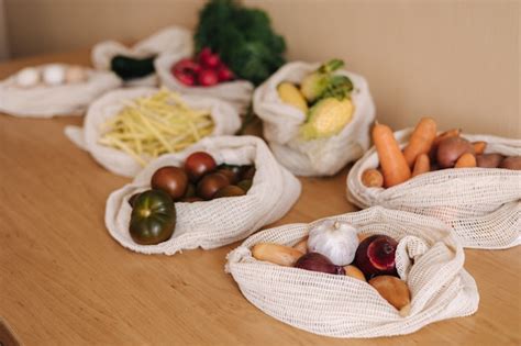 Verduras En Bolsas De Algod N Ecol Gico Reutilizables Sobre Mesa De