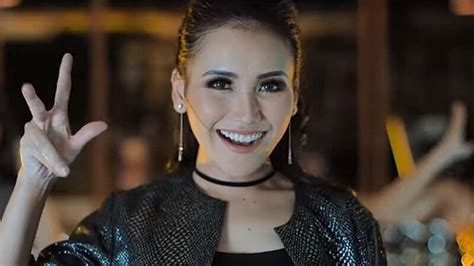 Video Lagu Ayu Ting Ting Paling Asyik Buat Goyang Kepogaul