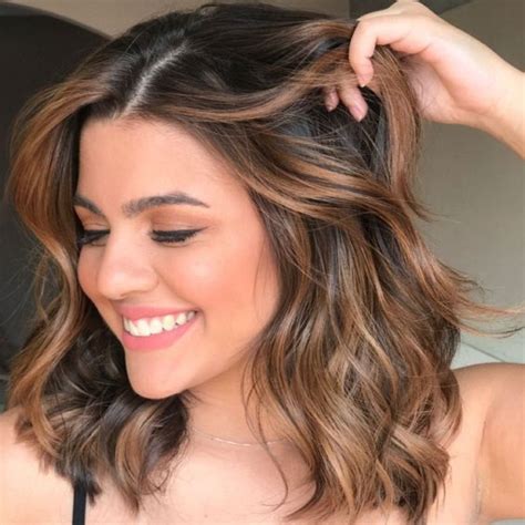 10 tintes castaños perfectos para morenas con cabello corto Cabello