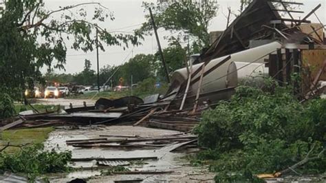 Tornados E Inundaciones Dejan Al Menos Muertos En El Sur De Ee Uu