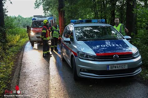 O Schwerverletzter Bei Pkw Kollision Mit Baum Auf G Terweg In Pucking