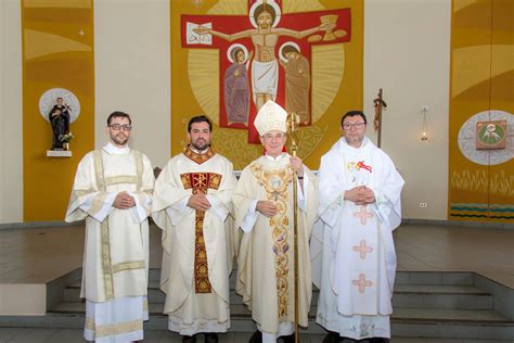 Dom Pedro Crisma Jovens Na Par Quia S O Geraldo Magella Em Sbc