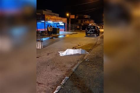 Jovem mata homem golpes de punhal e se entrega à polícia no DF