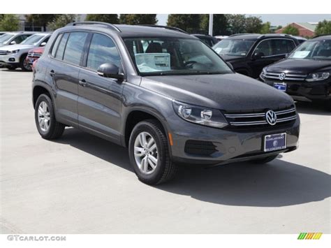 Pepper Gray Metallic Volkswagen Tiguan S Photo