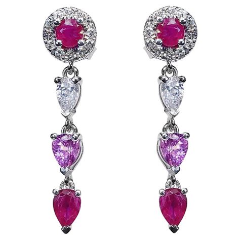 Boucles d oreilles étincelantes en or blanc 18 carats avec 1 72 carat