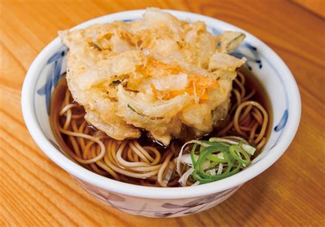 【立ち食いそば】厚さ5cmで、ここまで「ふわサク」にできるのか 特大「かき揚げ」の技術に驚く初台の名店 Getnavi Web ゲットナビ