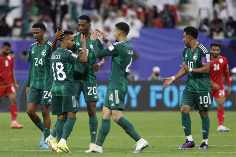 Ar Bia Saudita Vence Om De Virada Nos Acr Scimos Na Copa Da Sia