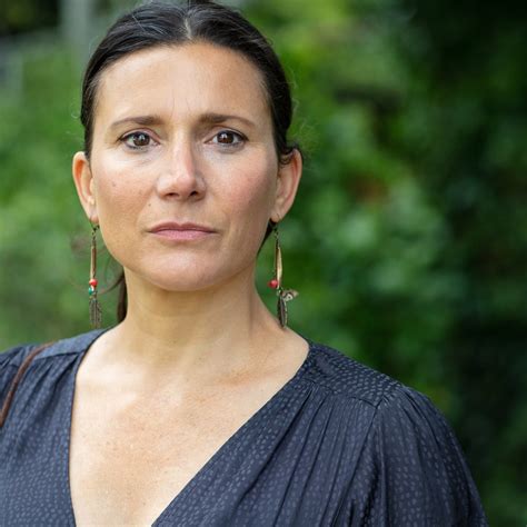 Claire Bennett Profiles • Instagram Twitter Tiktok Foller