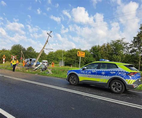 Gro Ny Wypadek Na Przeje Dzie Kolejowym Pod B Dzinem Citroen Wjecha