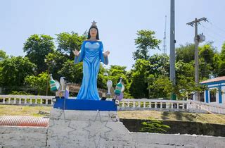 Em Feriado Municipal Devotos Homenageiam Iemanj Em Corumb