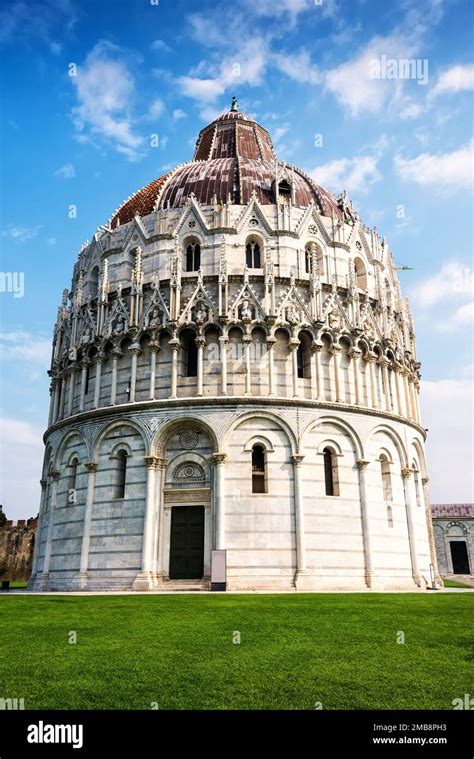 El Baptisterio De Pisa De San Juan Es Un Edificio Eclesiástico