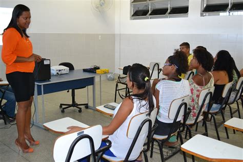 Centro de Qualificação do bairro 17 de Março realiza roda de palestras