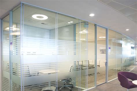 4 Reasons Frosted Glass Partitions Are Beneficial for Today’s Offices