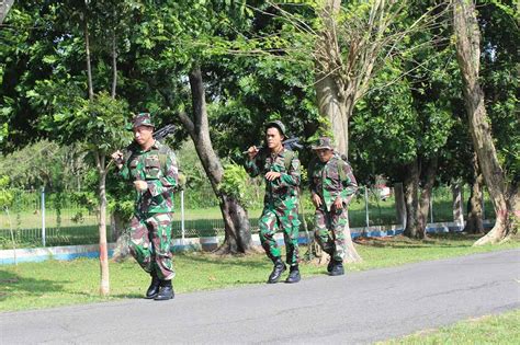 Yonko Paskhas Bina Fisik Prajurit Dengan Lintas Medan Kopasgat