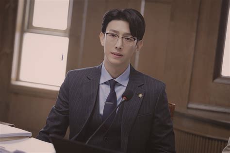 Extraordinary Attorney Woo 2022 이상한 변호사 우영우 In 2022 Kdrama