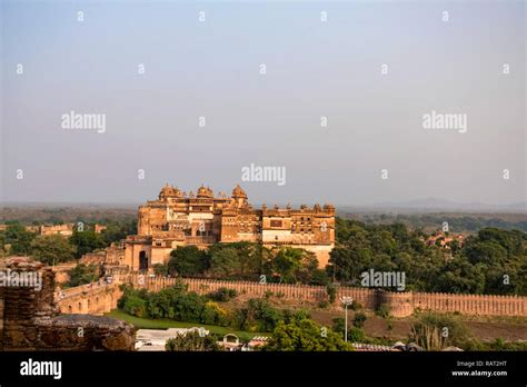 Orchha temples hi-res stock photography and images - Alamy