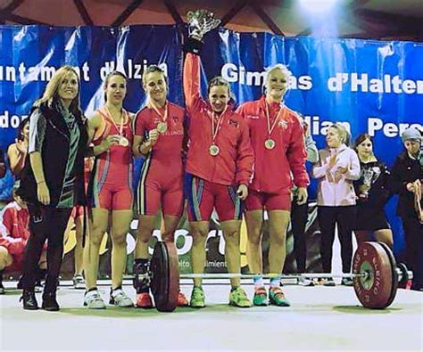 El Equipo De Chicas Del Club Halterofilia Alzira Logra El Bronce En El