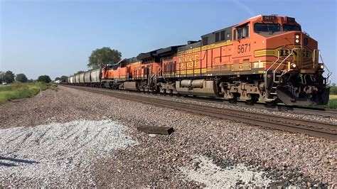 BNSF AC4400CW Leads A Very Fast H LINLIN1 W 3131 Trailing Third And A