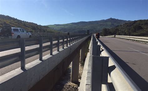 Si Lancia Da Un Viadotto Della Palermo Mazara Del Vallo Muore Un Uomo