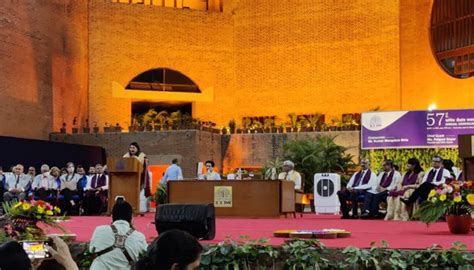 Nykaa Ceo Falguni Nayar Speaks At Iima Convocation Advices Young