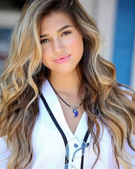 Khia López Belleza Latina Las linduras latinas también están presentes y aquí tenemos a esta