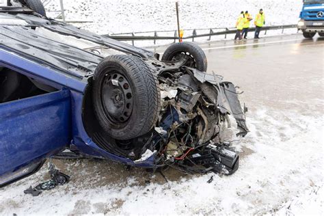 Unfall Auf Der A Auto Berschl Gt Sich Mehrfach Oberfranken Neue