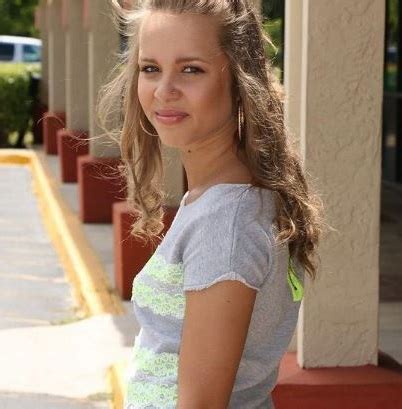 Liza Rowe Wiki, Bio, Age, Height, Measurements, Photos, Boyfriend ...