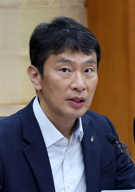 이복현 경고에 칼 빼들었다경영권 분쟁 고려아연·영풍 회계심사 착수 │ 매거진한경