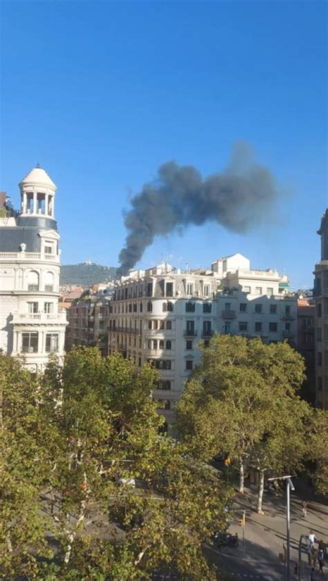 Espectacular Incendio En El Barrio De Sant Gervasi Galvany De Barcelona