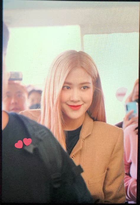 [190923] Rosé At Icn Airport Flying To Paris Women T Shirts For