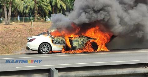 VIDEO Kereta Terbakar Pemandu Dan Penumpang Sempat Selamatkan Diri