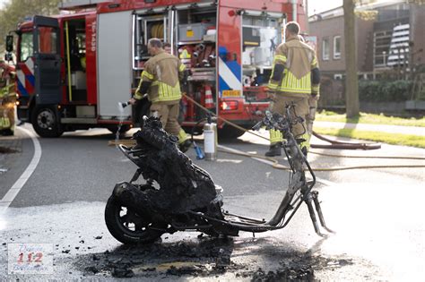 Wheelie Loopt Verkeerd Af Brommer Uitgebrand Bestuurder Naar