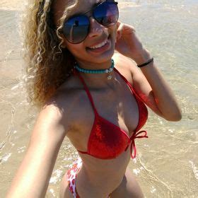 9 Hot Sexy Valeria Almeida Bikini Pics