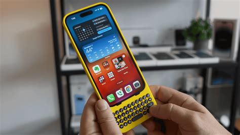 B あとで読む iPhoneに物理キーボードを追加してBlackBerry風にするケースClicksが登場