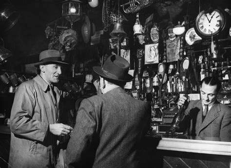 Interesting Vintage Photographs Show London Pubs Through The Years