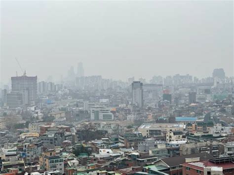 360+ Air Pollution In Seoul Korea Stock Photos, Pictures & Royalty-Free ...