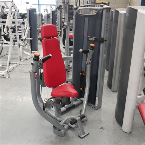 Matrix Versa Converging Chest Press Red Upholstery Grays Fitness