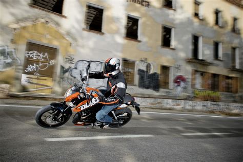 Motorrad Vergleich Honda Cb R Vs Ktm Duke