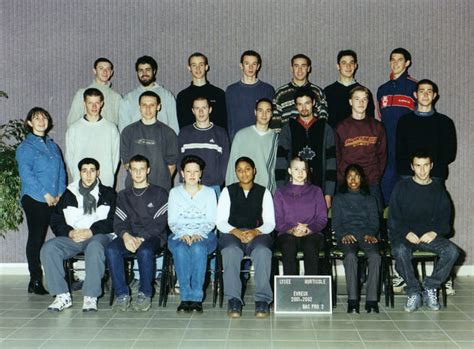 Photo de classe Bac pro 2 2001 2002 de 2001 Lycée Professionnel