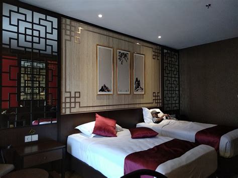 Senyum World Hotel Rooms: Pictures & Reviews - Tripadvisor