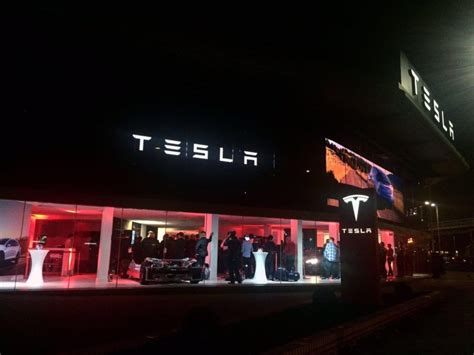 London Now Is Home To Tesla S Biggest European Showroom Tesla Tesla