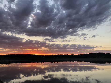 Sunset over Newark Reservoir : r/Delaware