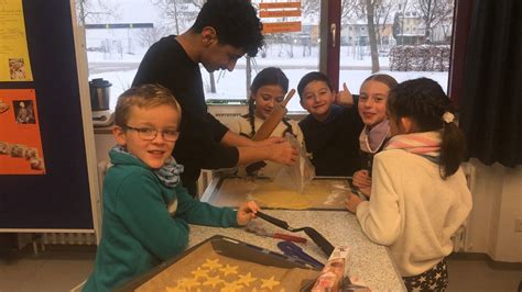 Wg Pl Tzchen Backen Grundschule Am Schlossberg Regenstauf