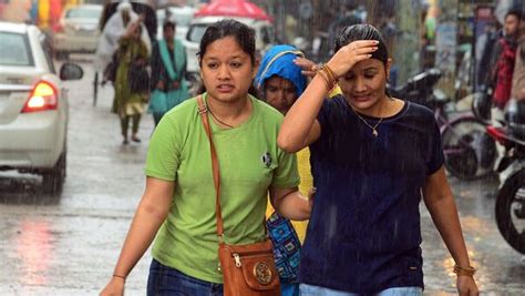 Kolkata Weather Today And Rain Forecast In Bengal সকাল থেকেই কড়া রোদ দক্ষিণে বাংলার ৮ জেলায়