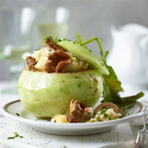 Gefüllter Kohlrabi mit Pfifferlingragout Rezept von Nelson Müller